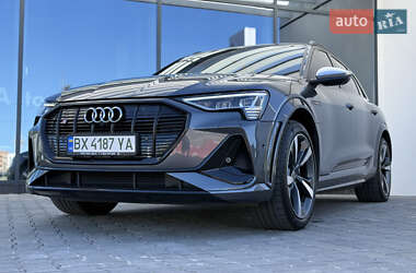 Позашляховик / Кросовер Audi e-tron S 2020 в 