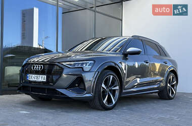 Позашляховик / Кросовер Audi e-tron S 2020 в 