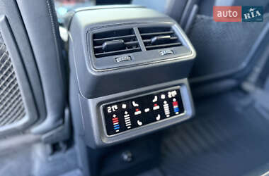 Позашляховик / Кросовер Audi e-tron S 2020 в 