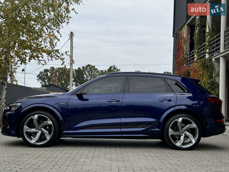 Позашляховик / Кросовер Audi e-tron S 2021 в Києві фото 24 Позашляховик / Кросовер Audi e-tron S 2021 в Києві