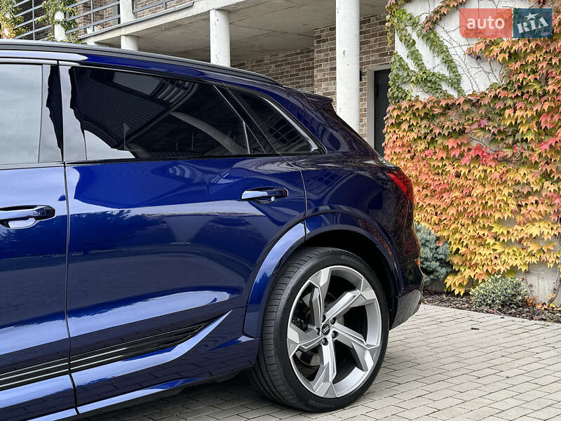 Позашляховик / Кросовер Audi e-tron S 2021 в Києві фото 23 Позашляховик / Кросовер Audi e-tron S 2021 в Києві