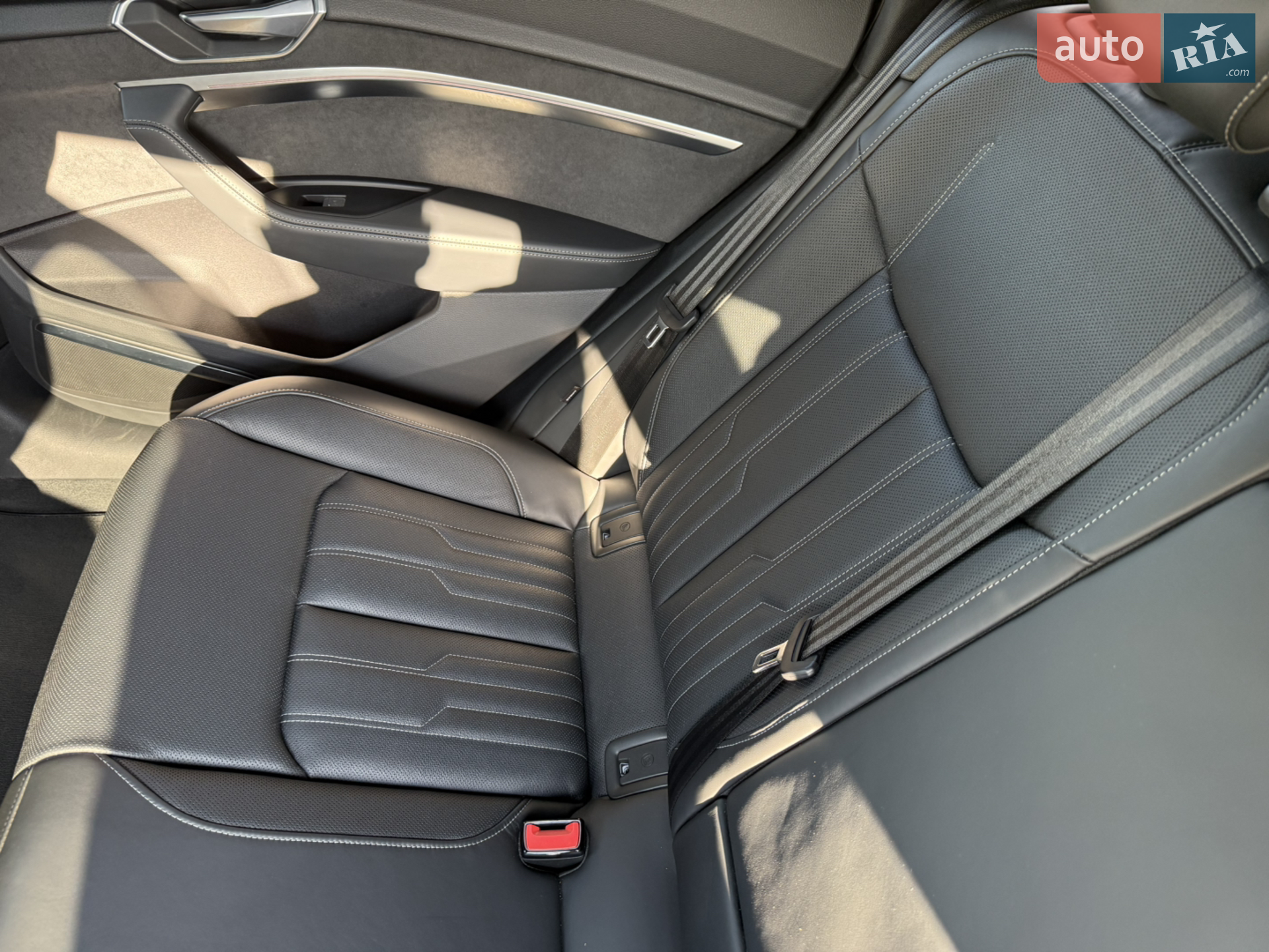 2022 Audi e-tron S - мініатюра 17