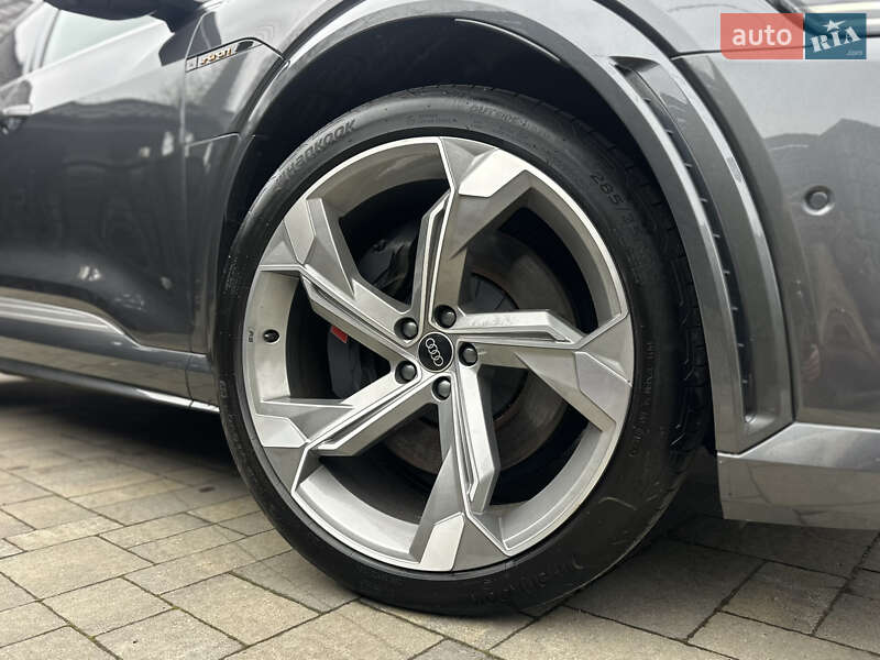 Позашляховик / Кросовер Audi e-tron S 2022 в Луцьку