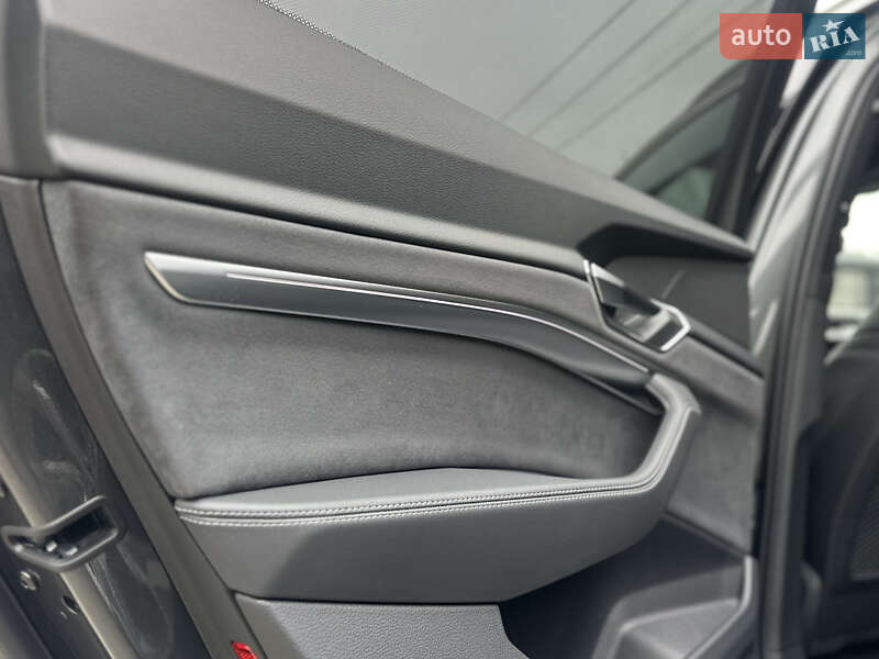 Позашляховик / Кросовер Audi e-tron S 2022 в Луцьку
