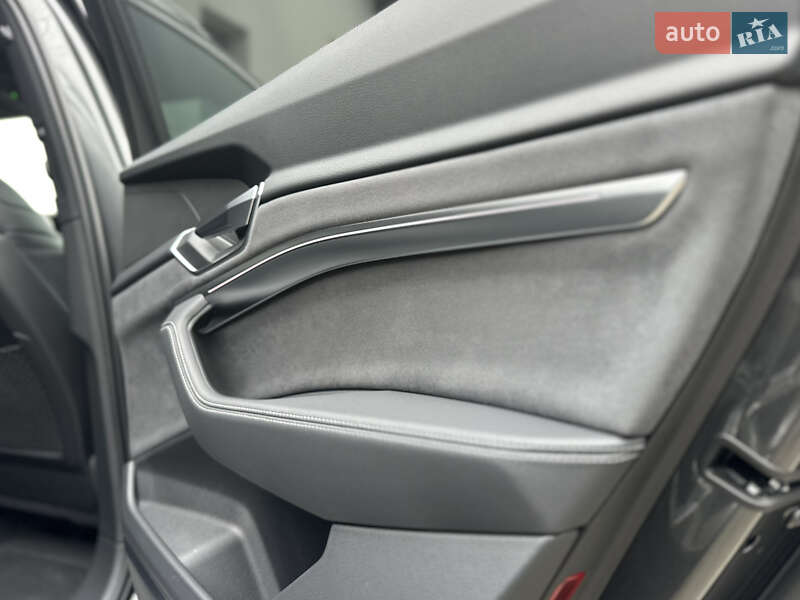 Позашляховик / Кросовер Audi e-tron S 2022 в Луцьку