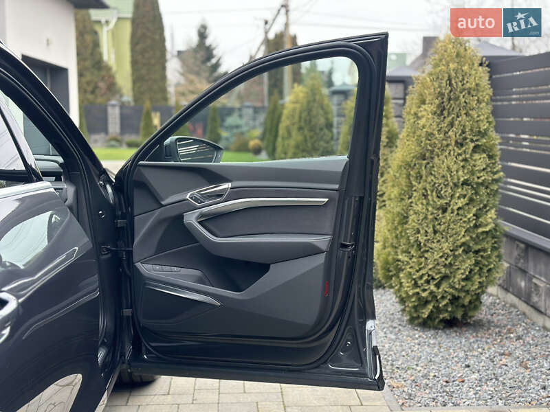 Позашляховик / Кросовер Audi e-tron S 2022 в Луцьку