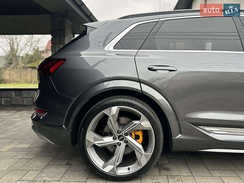 Позашляховик / Кросовер Audi e-tron S 2022 в Луцьку