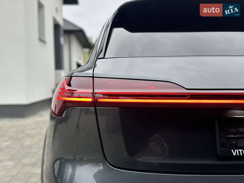 Позашляховик / Кросовер Audi e-tron S 2022 в Луцьку