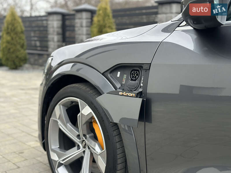 Позашляховик / Кросовер Audi e-tron S 2022 в Луцьку