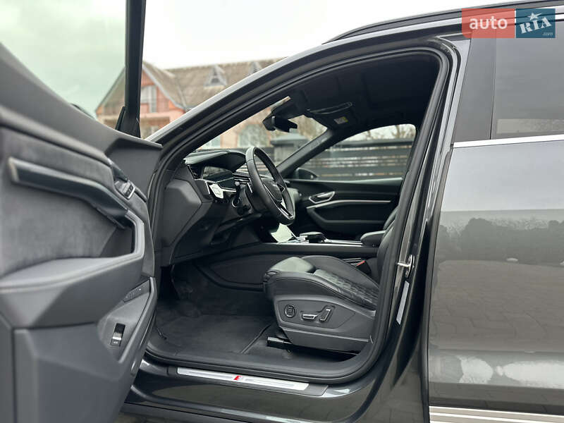 Позашляховик / Кросовер Audi e-tron S 2022 в Луцьку