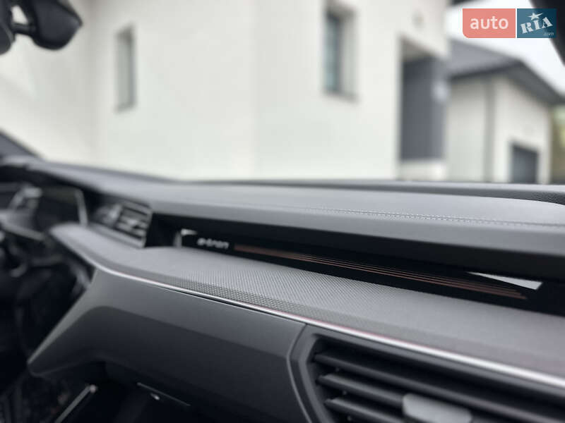 Позашляховик / Кросовер Audi e-tron S 2022 в Луцьку