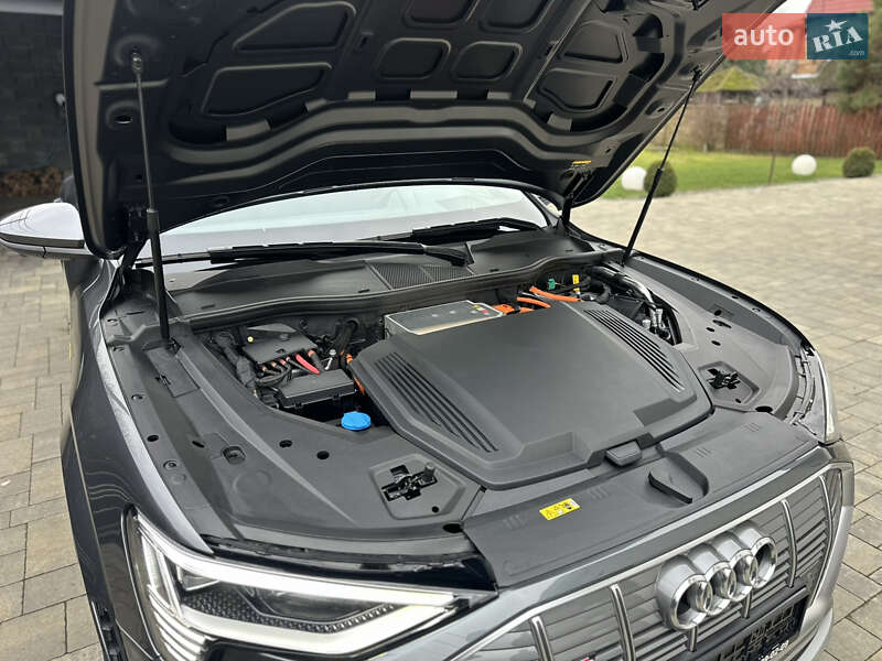 Позашляховик / Кросовер Audi e-tron S 2022 в Луцьку