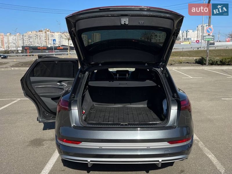 Позашляховик / Кросовер Audi e-tron S 2022 в Києві