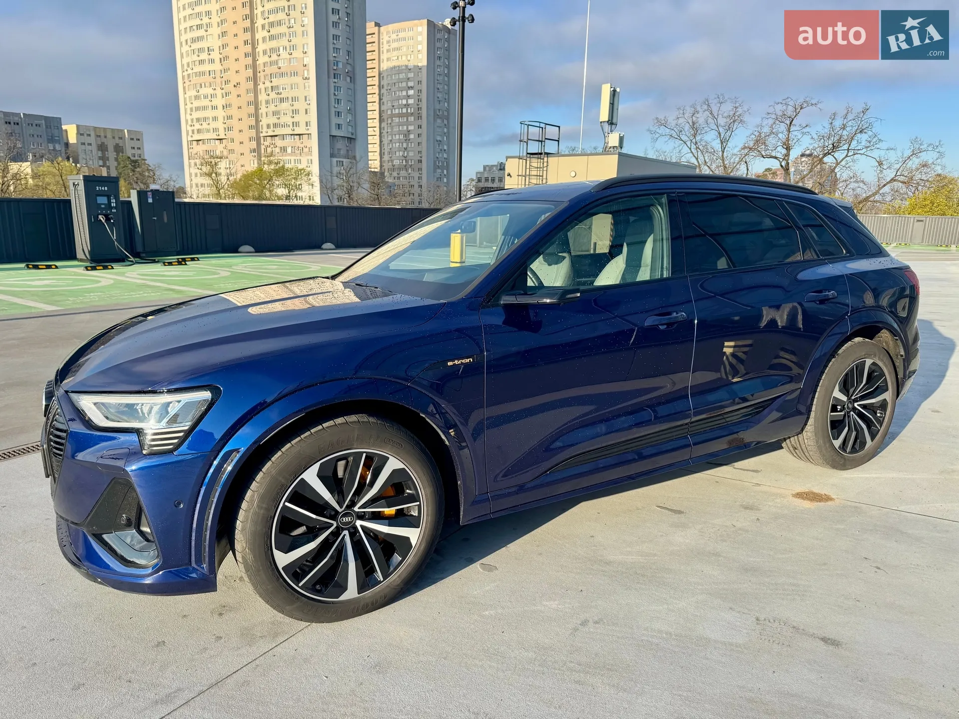 2022 Audi e-tron S - мініатюра 22