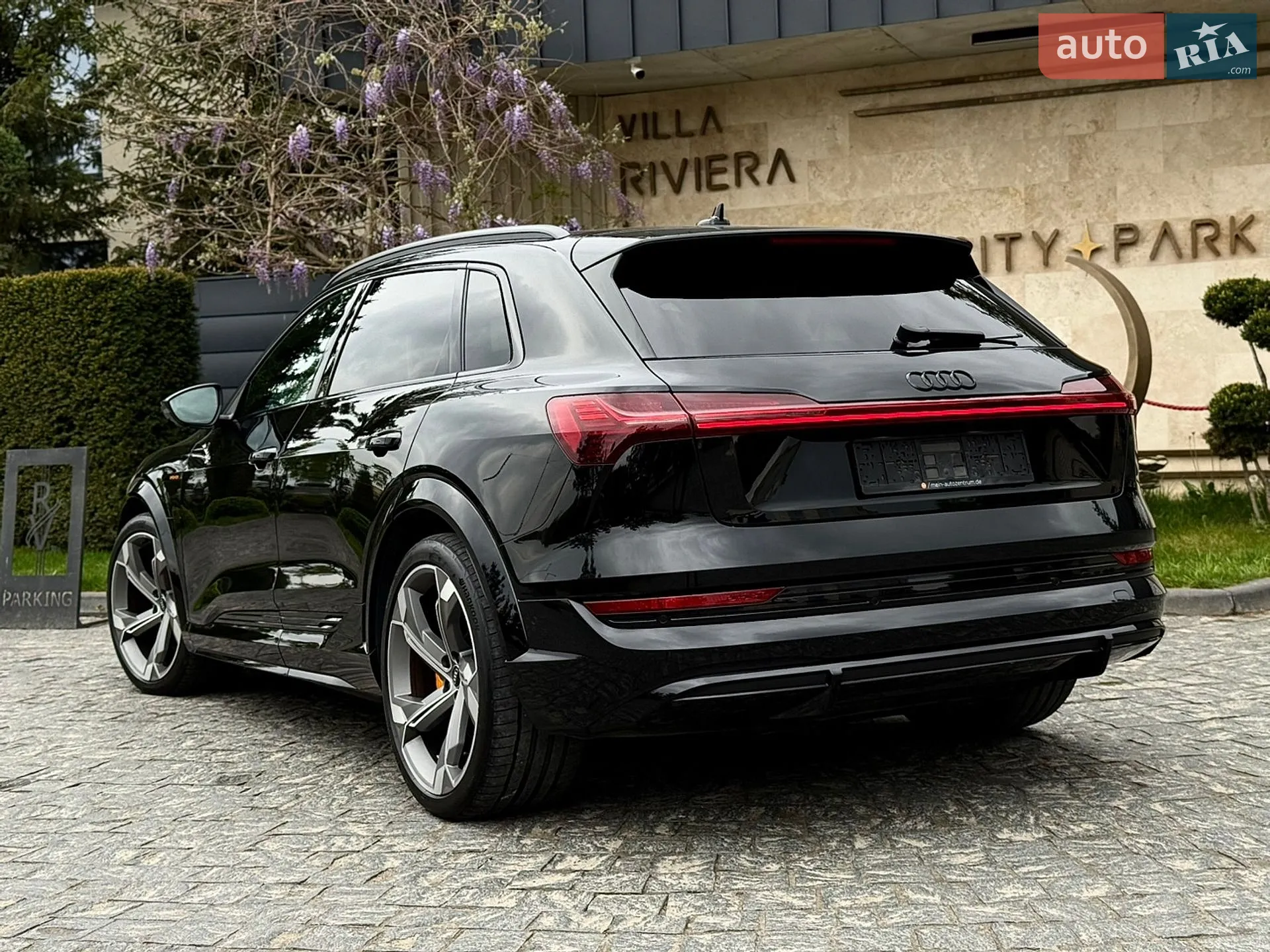 2022 Audi e-tron S - мініатюра 18