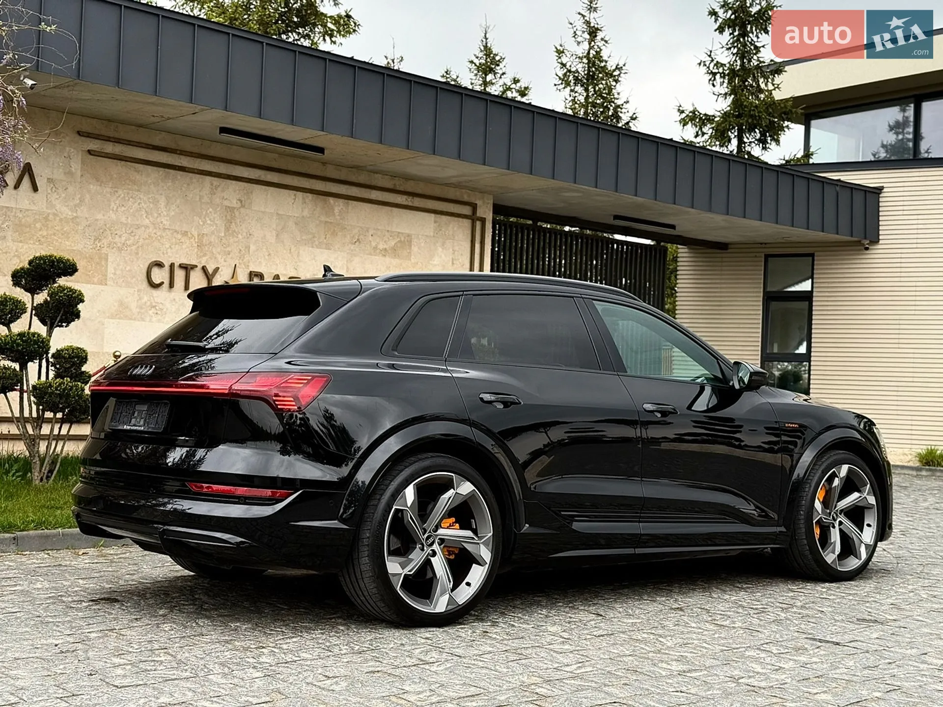 2022 Audi e-tron S - мініатюра 23