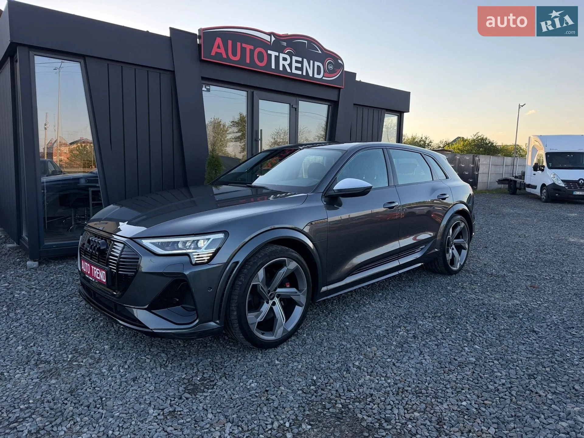 2022 Audi e-tron S - мініатюра 8