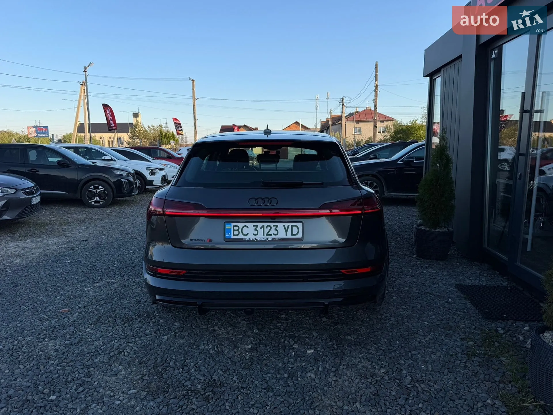 2022 Audi e-tron S - мініатюра 13