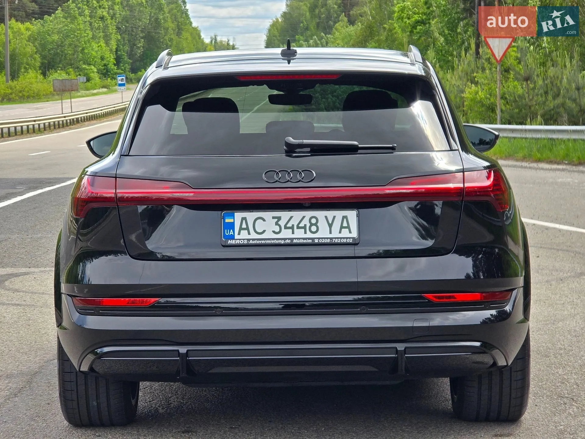 2022 Audi e-tron S - мініатюра 9