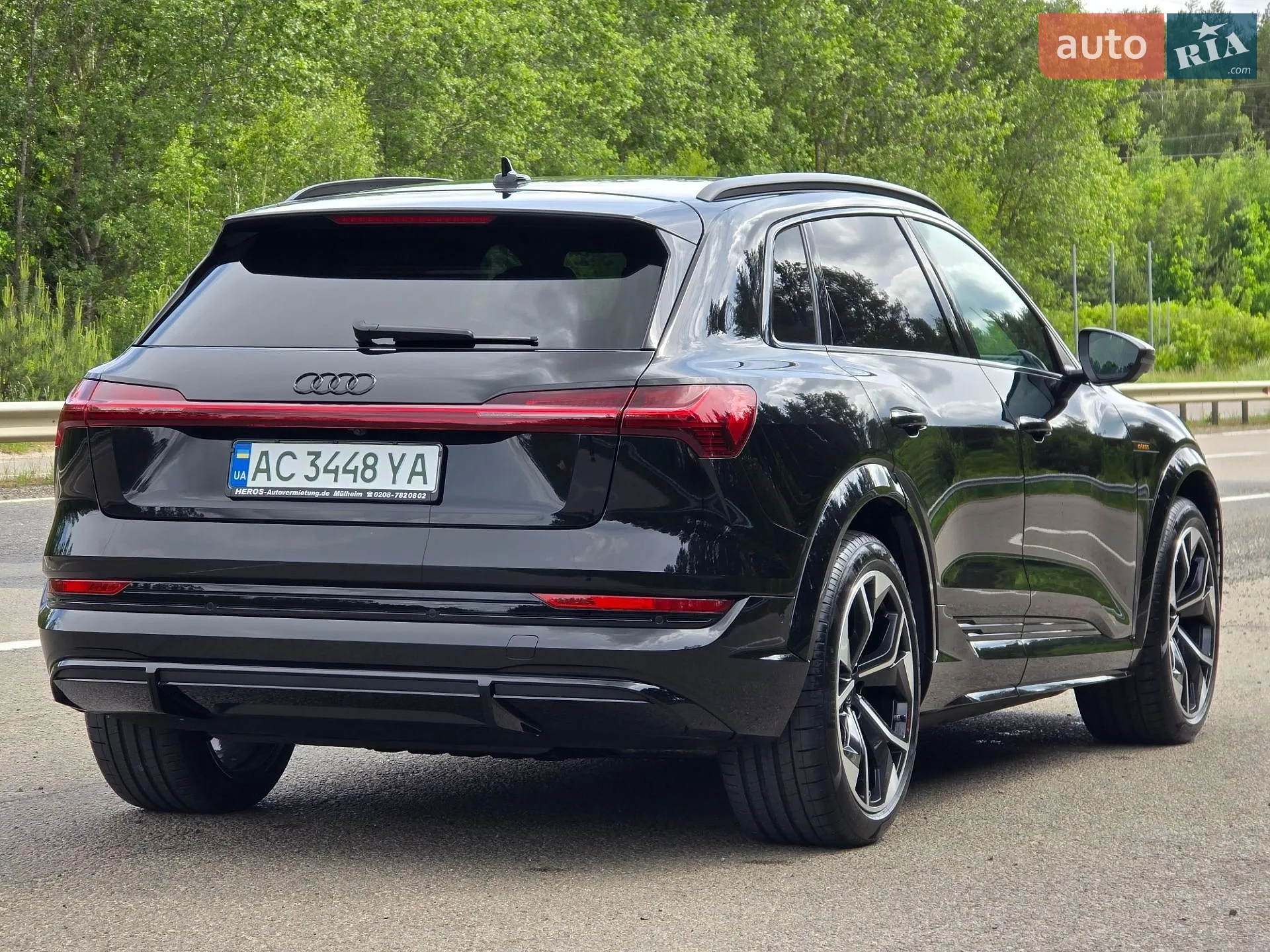 2022 Audi e-tron S - мініатюра 10