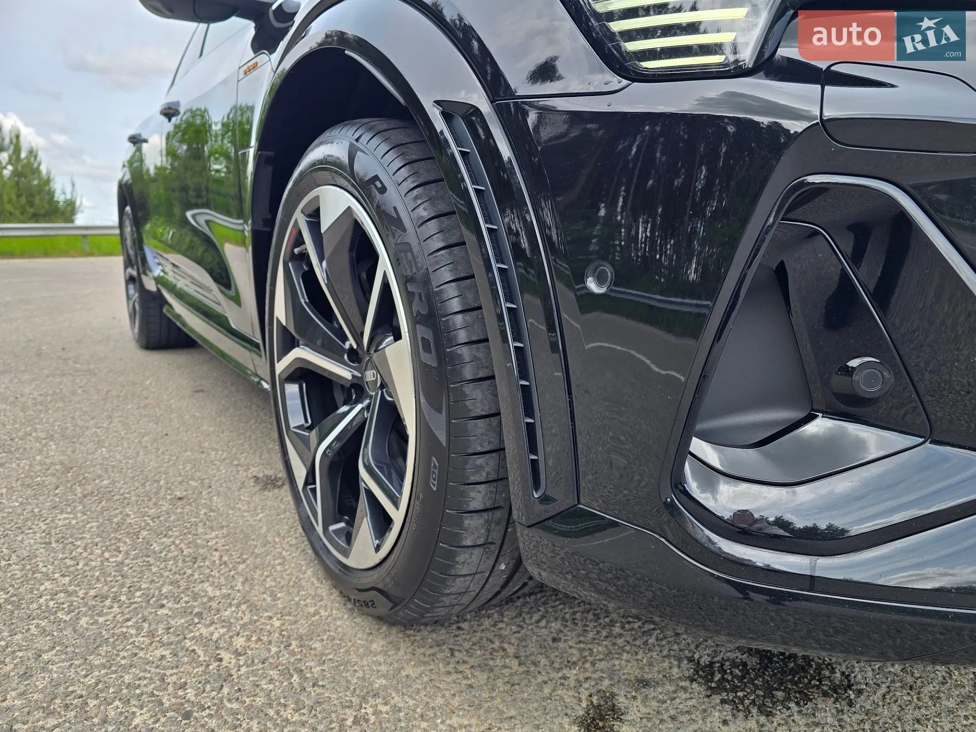 2022 Audi e-tron S - мініатюра 22