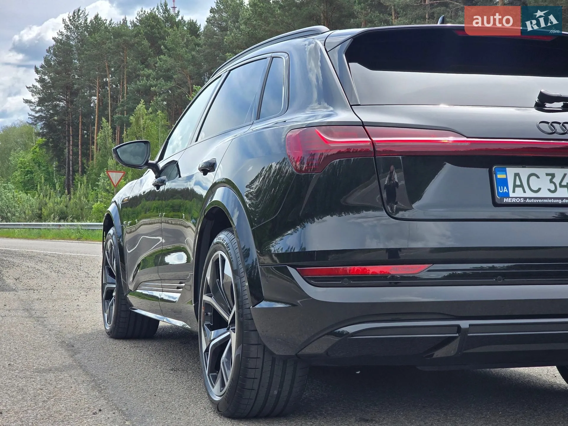 2022 Audi e-tron S - мініатюра 37