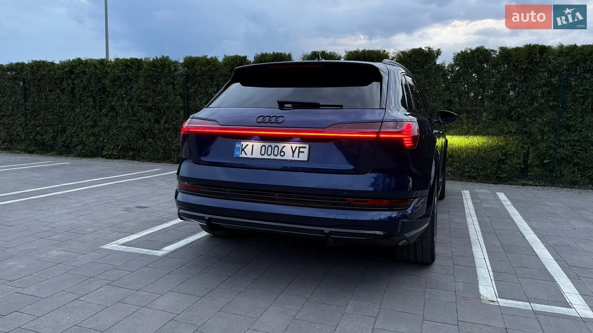 2022 Audi e-tron S - мініатюра 21