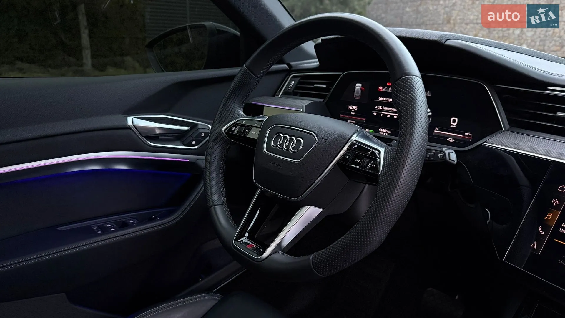 2022 Audi e-tron S - мініатюра 42