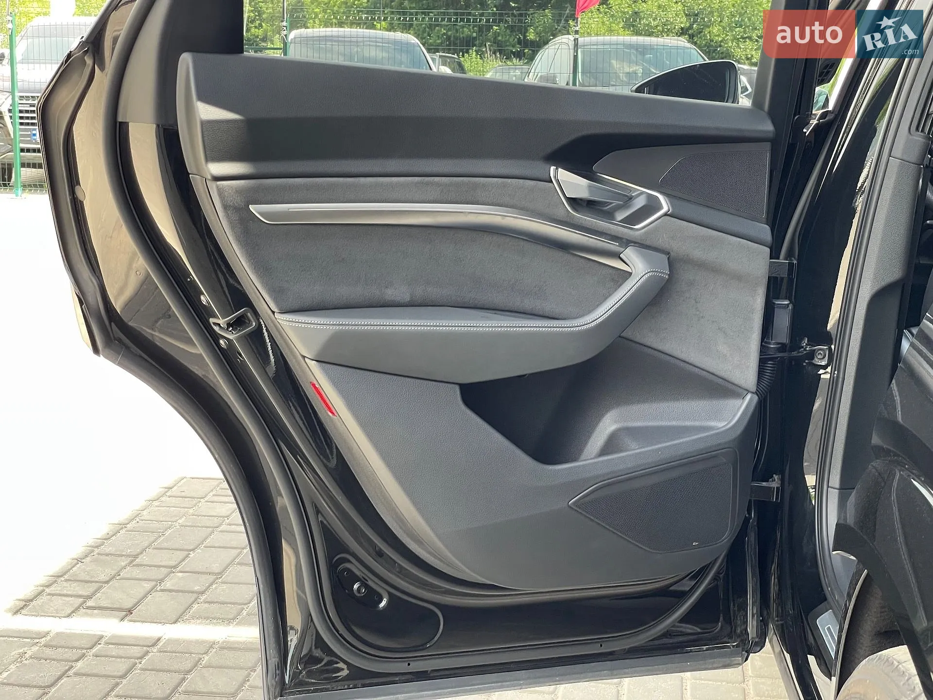 2022 Audi e-tron S - мініатюра 29