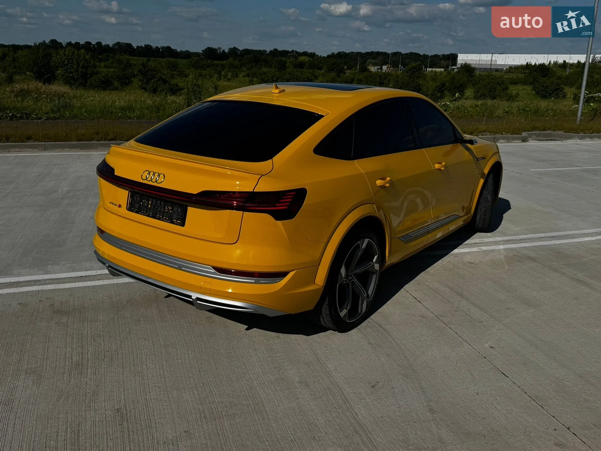 2022 Audi e-tron S - мініатюра 7