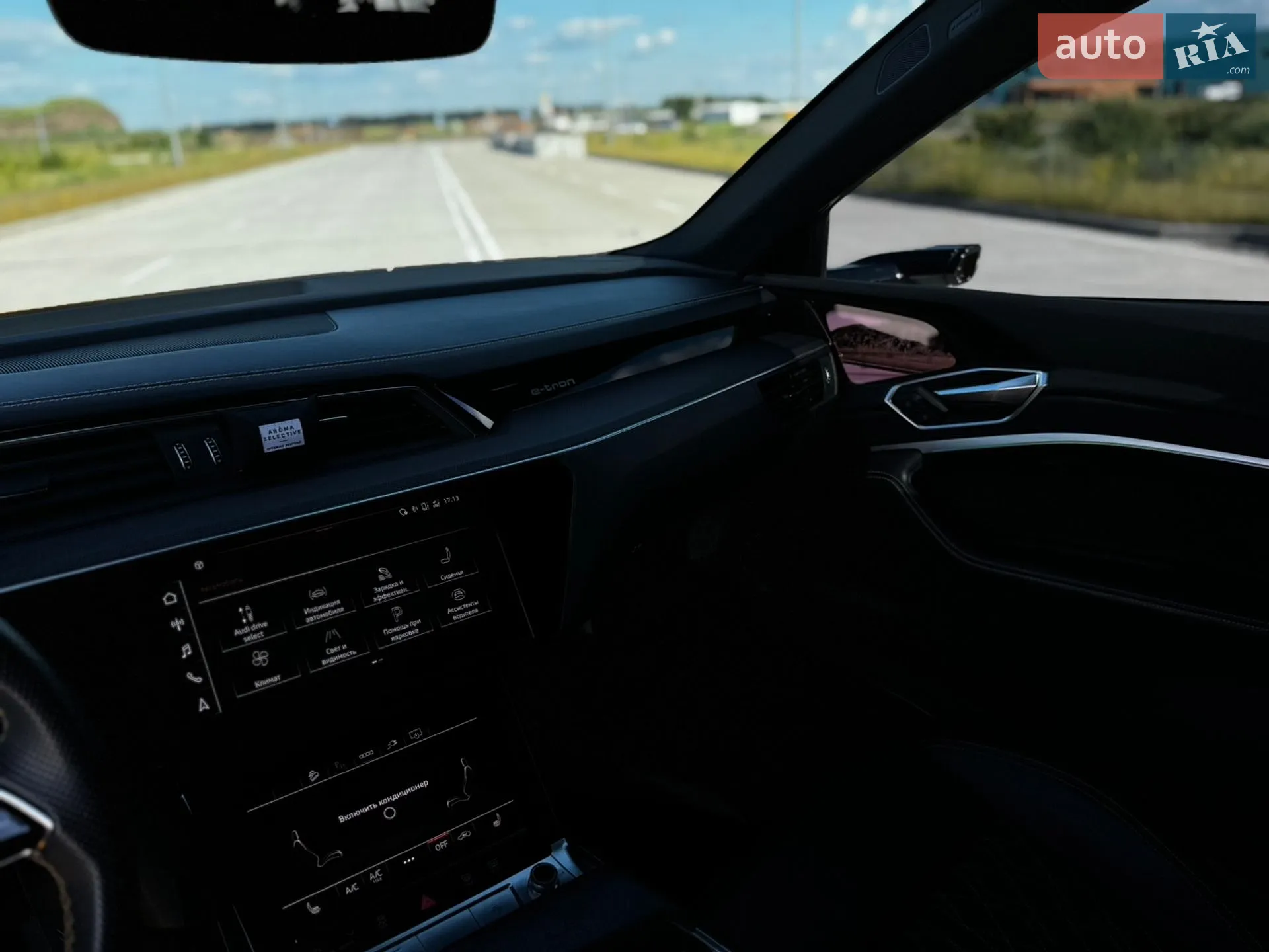2022 Audi e-tron S - мініатюра 16