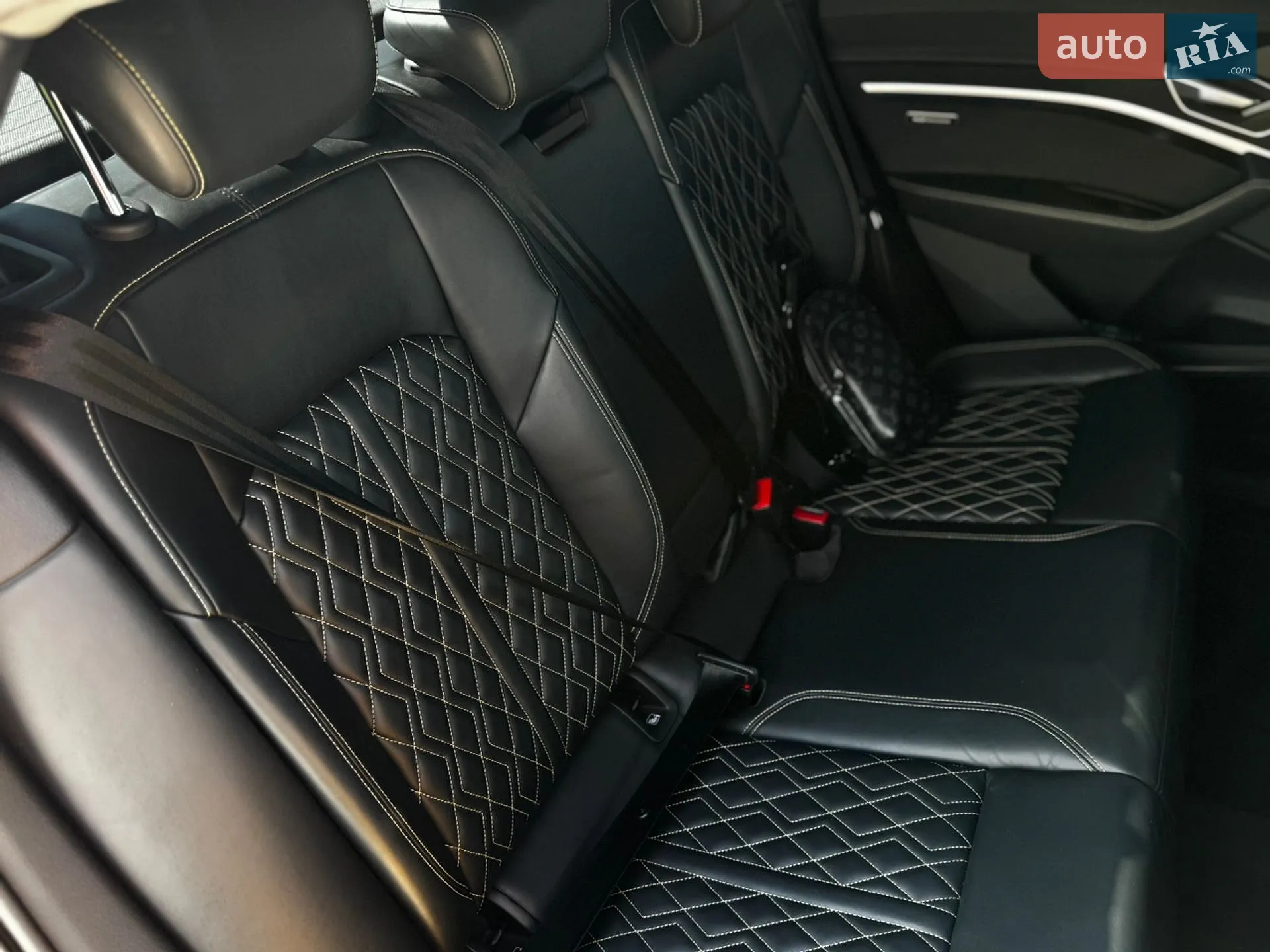2022 Audi e-tron S - мініатюра 22