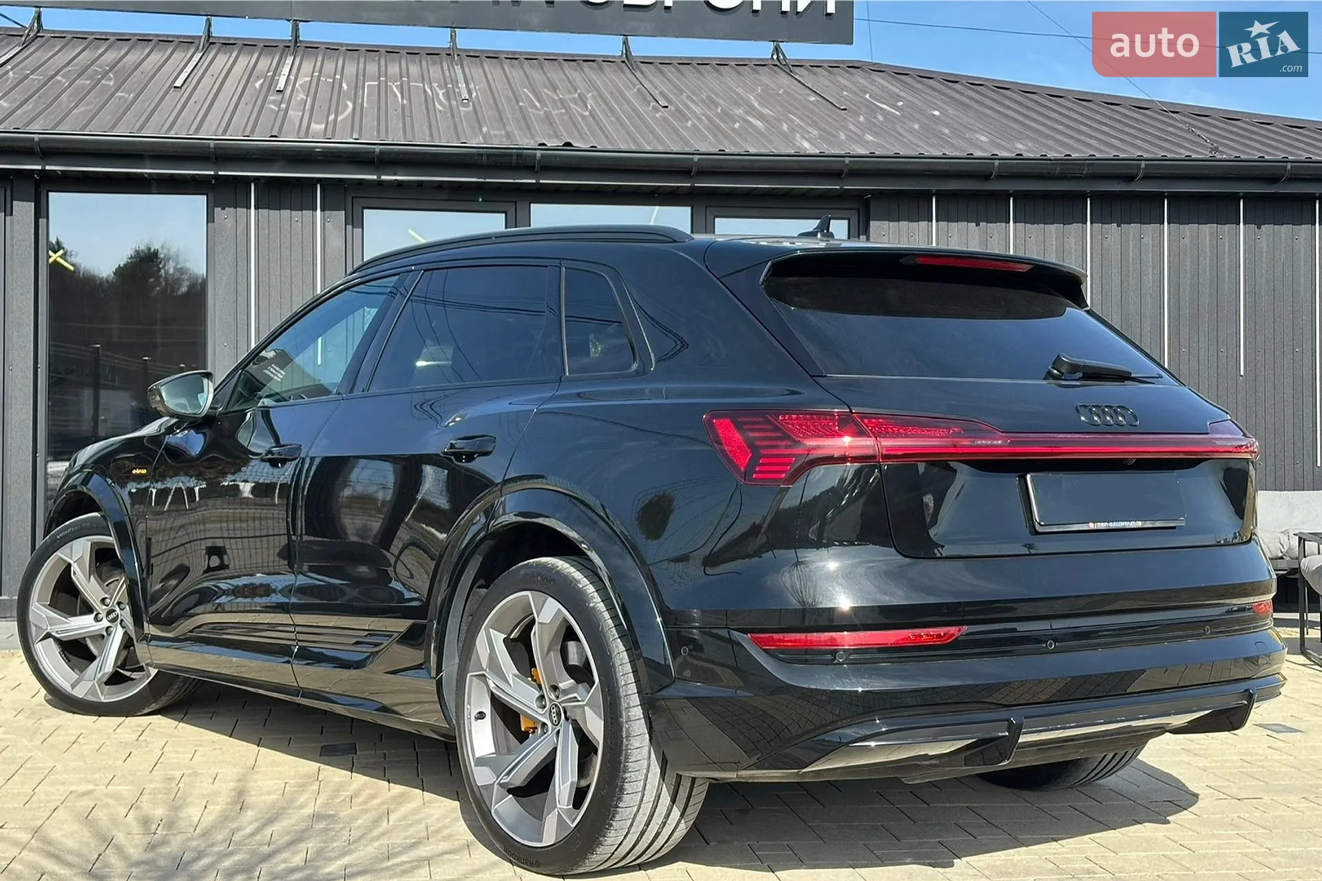 2022 Audi e-tron S - мініатюра 9