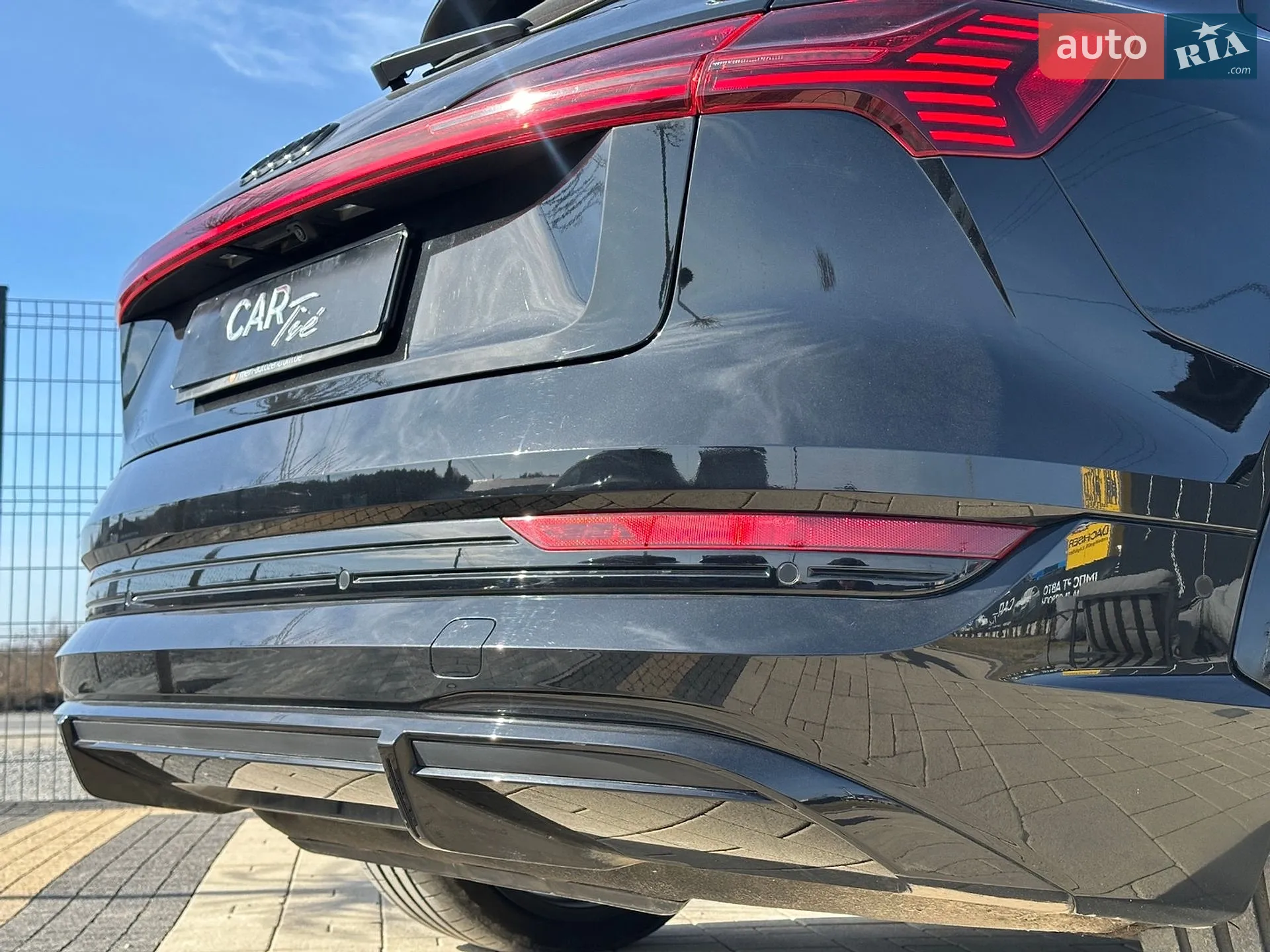 2022 Audi e-tron S - мініатюра 13