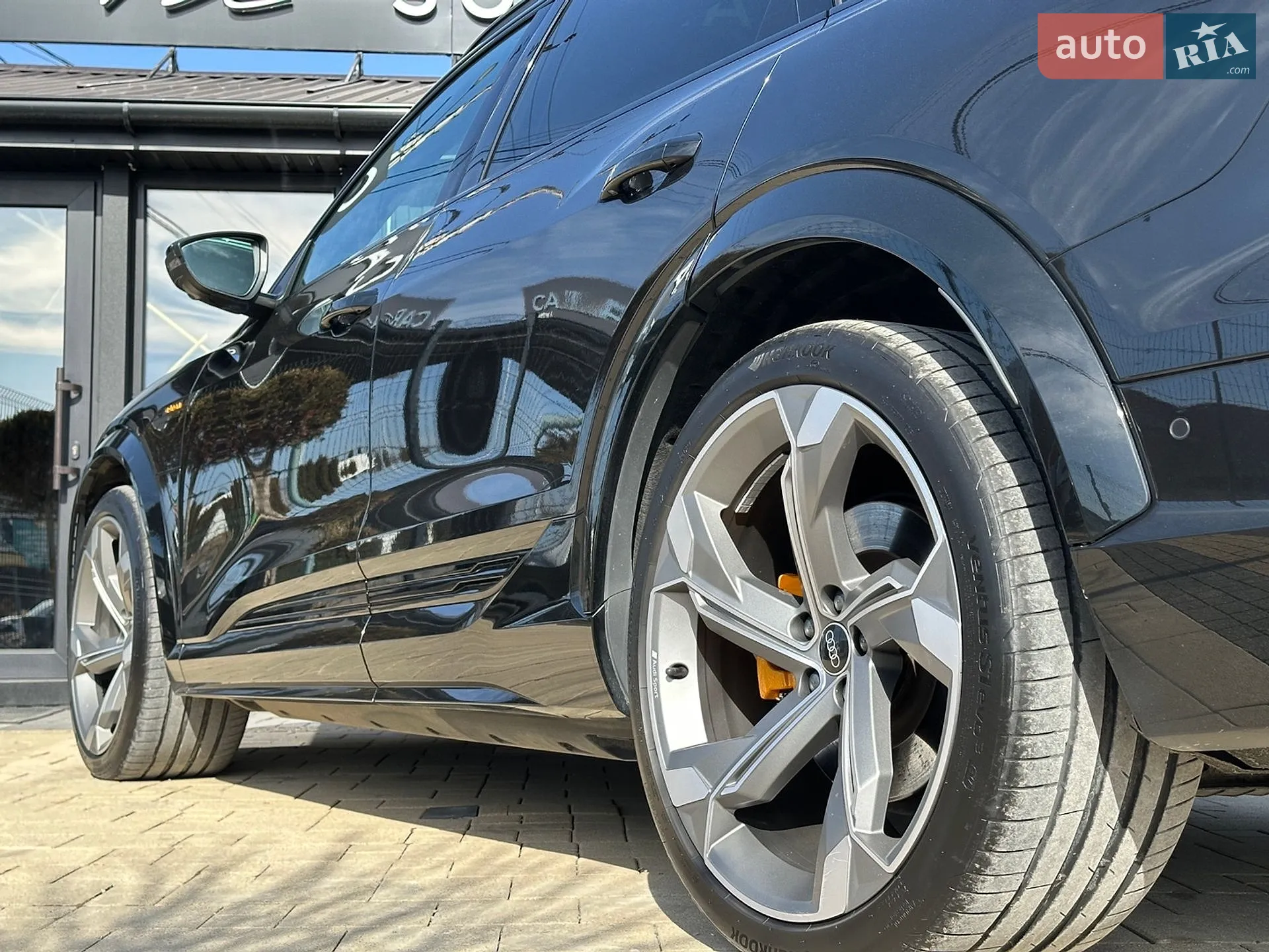 2022 Audi e-tron S - мініатюра 16