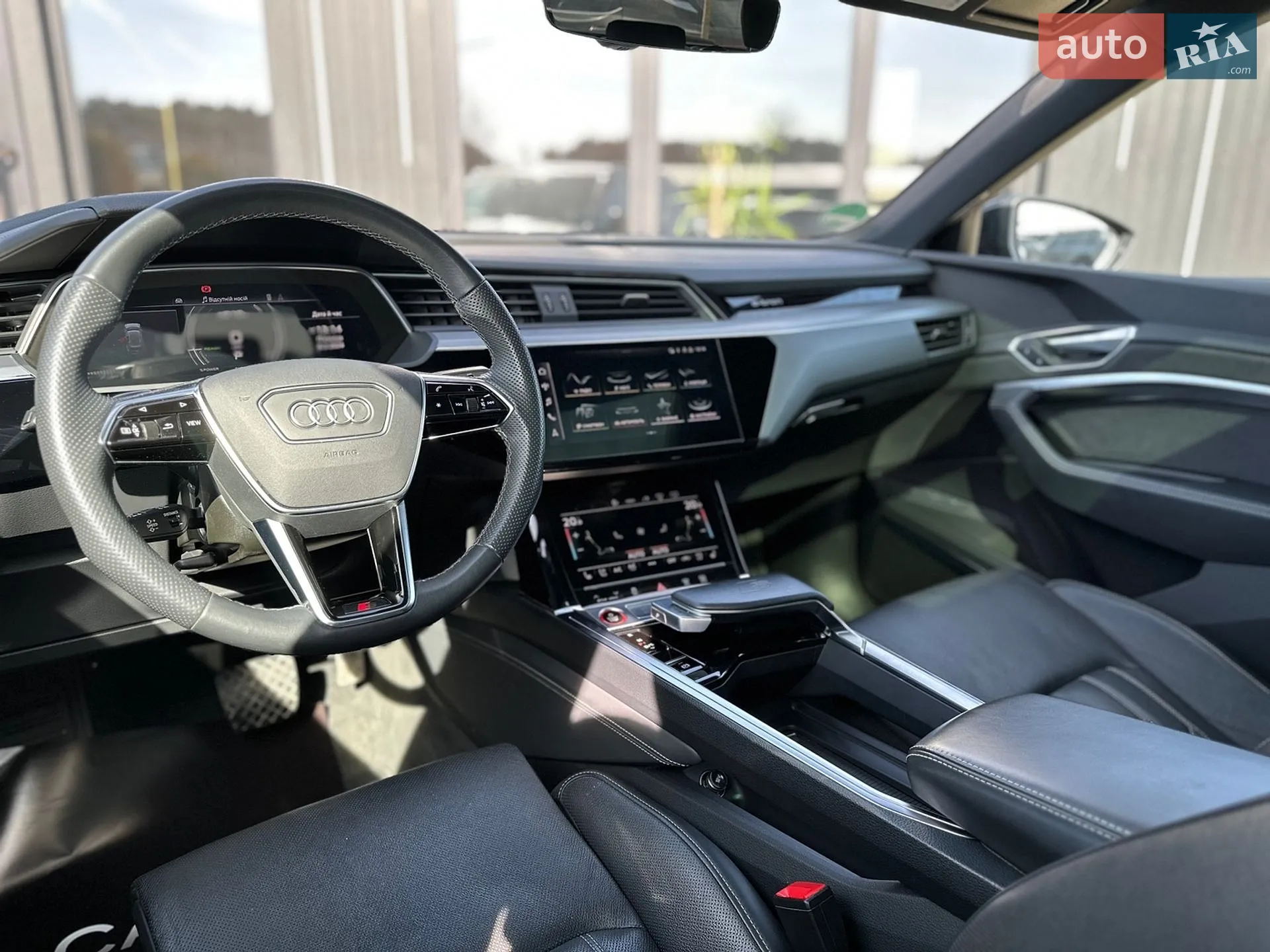 2022 Audi e-tron S - мініатюра 19
