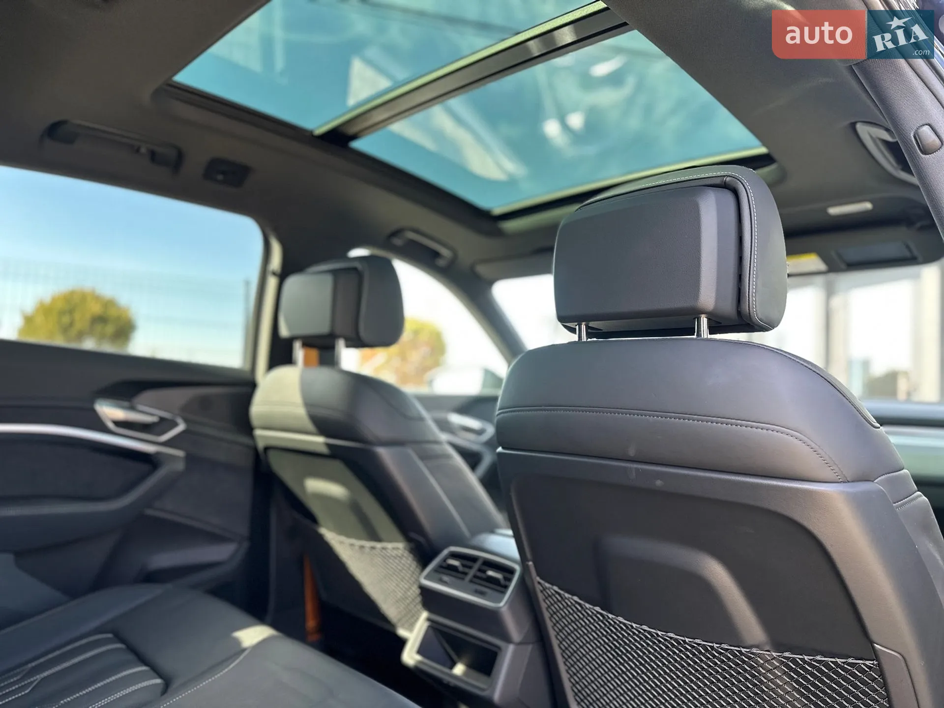 2022 Audi e-tron S - мініатюра 22