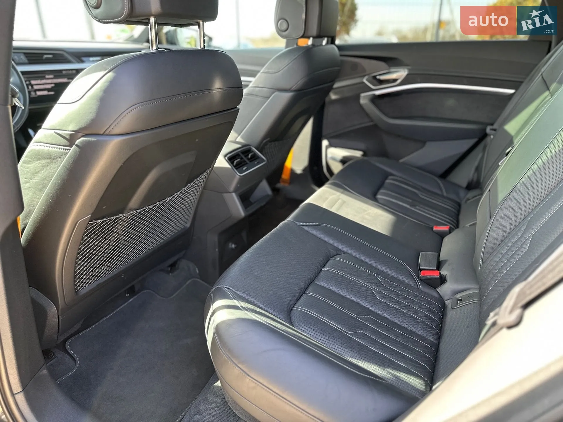 2022 Audi e-tron S - мініатюра 38