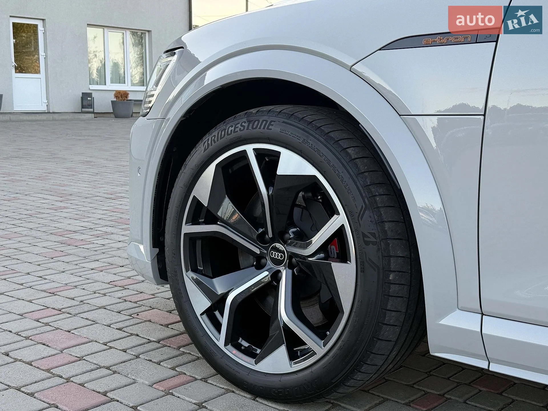 2022 Audi e-tron S - мініатюра 36