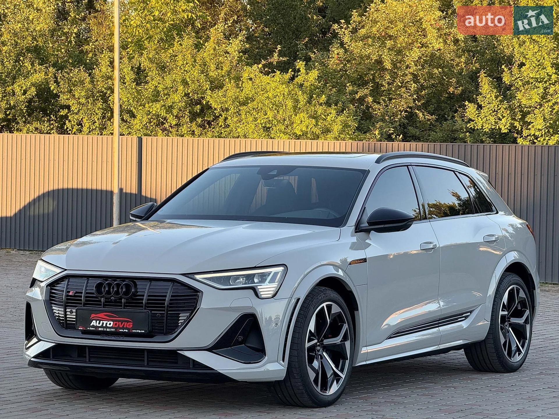 2022 Audi e-tron S - мініатюра 8