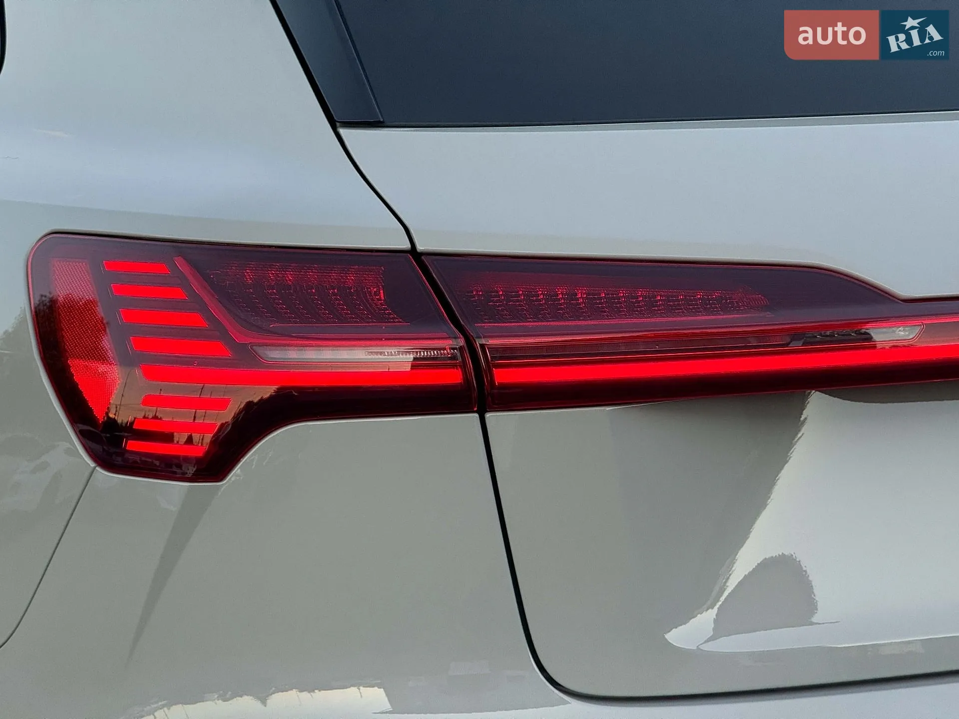 2022 Audi e-tron S - мініатюра 29