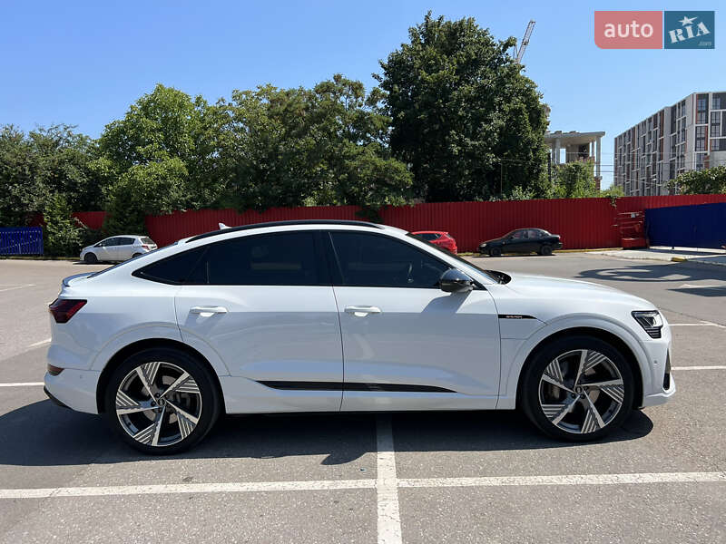Позашляховик / Кросовер Audi e-tron Sportback 2021 в Ужгороді