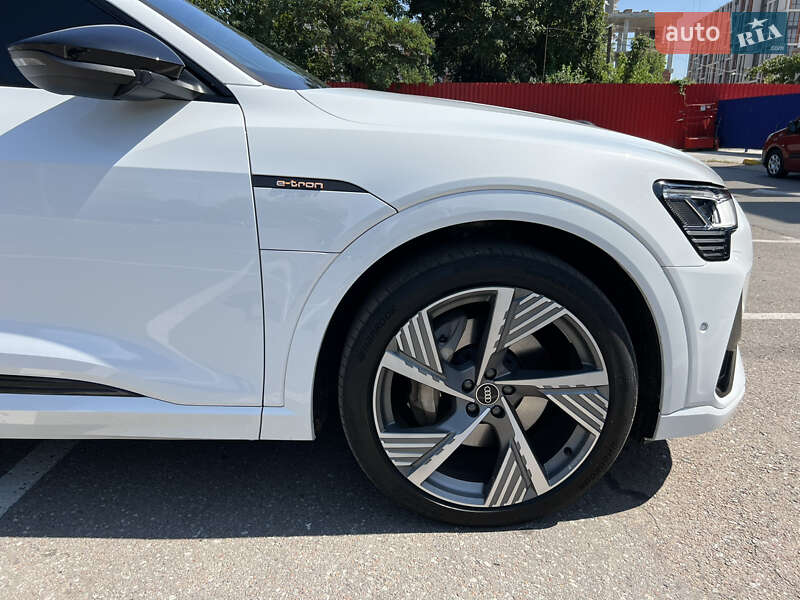 Позашляховик / Кросовер Audi e-tron Sportback 2021 в Ужгороді