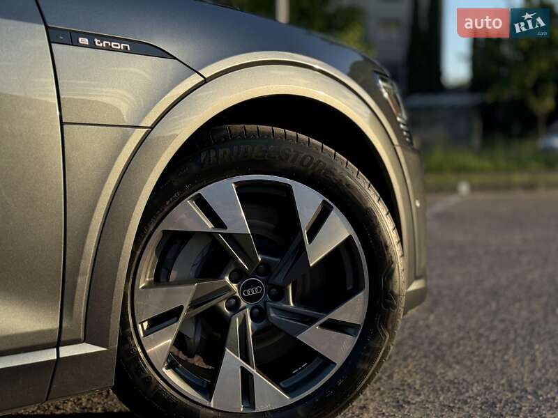 Позашляховик / Кросовер Audi e-tron Sportback 2020 в Львові