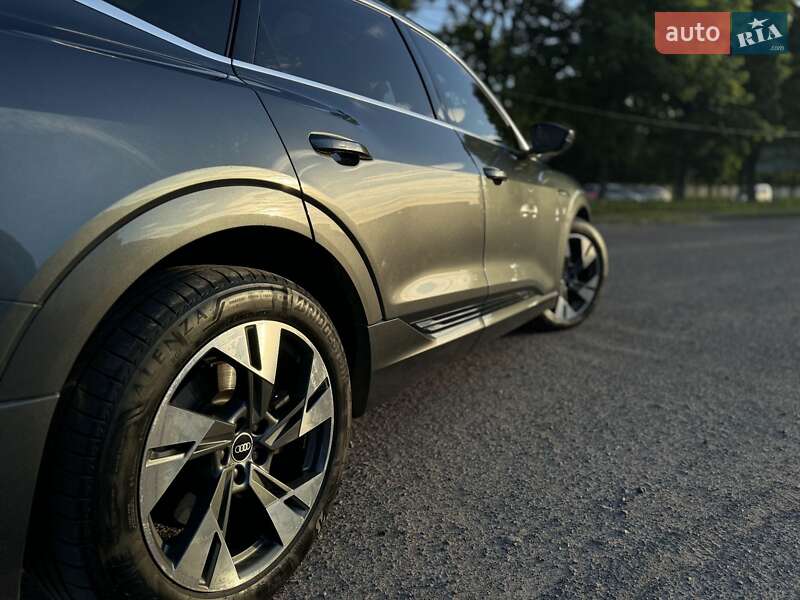 Позашляховик / Кросовер Audi e-tron Sportback 2020 в Львові
