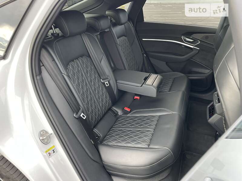 Позашляховик / Кросовер Audi e-tron Sportback 2020 в Львові