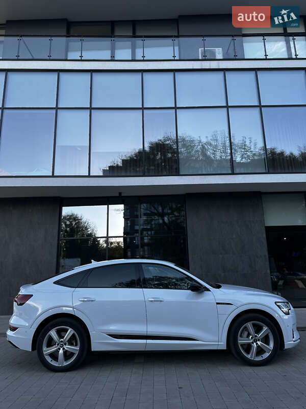 Позашляховик / Кросовер Audi e-tron Sportback 2021 в Ужгороді