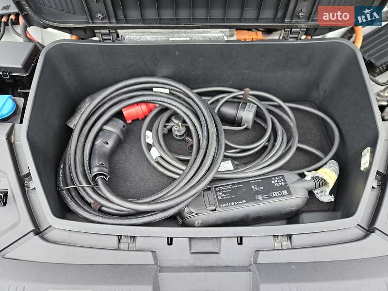 Внедорожник / Кроссовер Audi e-tron Sportback 2022 в Киеве