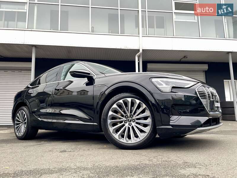 Позашляховик / Кросовер Audi e-tron Sportback 2021 в Києві