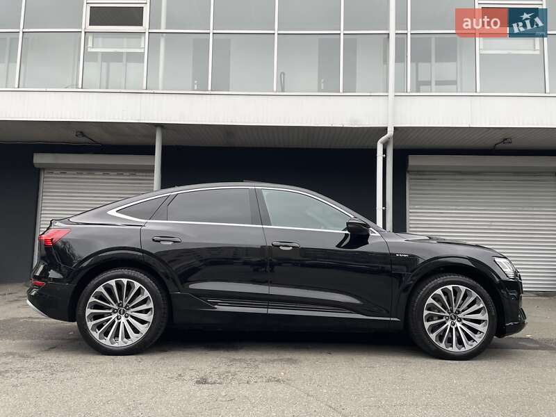 Позашляховик / Кросовер Audi e-tron Sportback 2021 в Києві